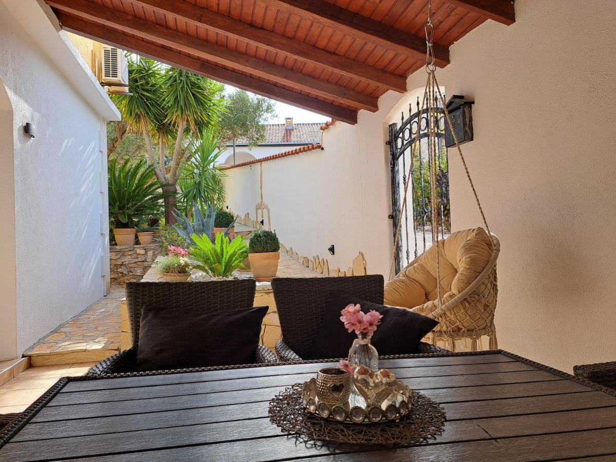 Apartments Brac Супетар Екстериор снимка