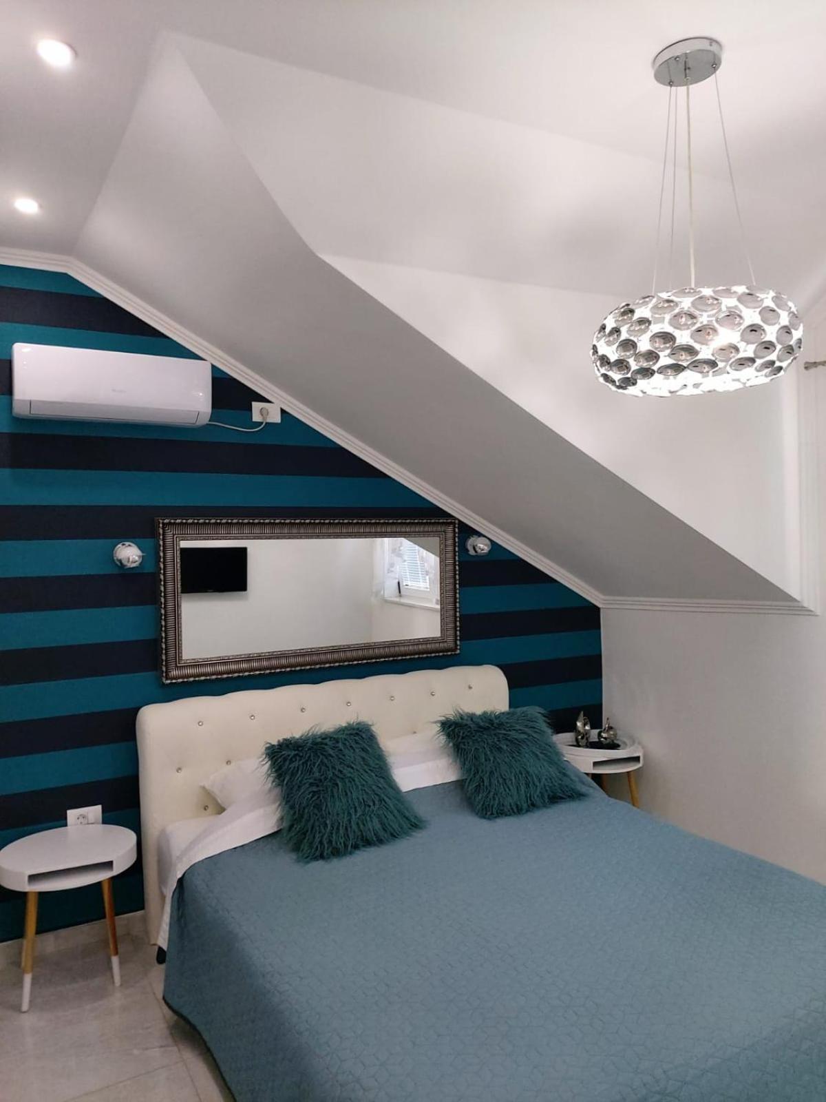 Apartments Brac Супетар Стая снимка