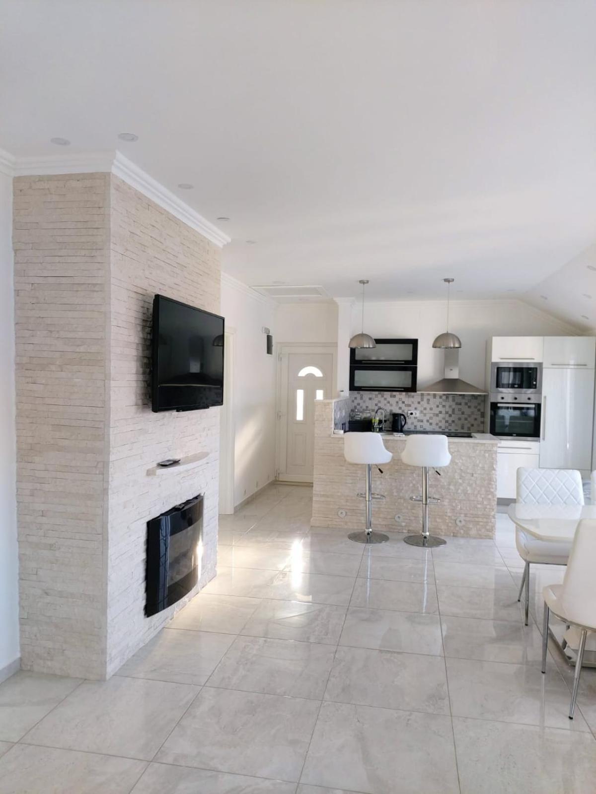 Apartments Brac Супетар Стая снимка