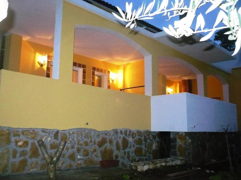 Apartments Brac Супетар Стая снимка