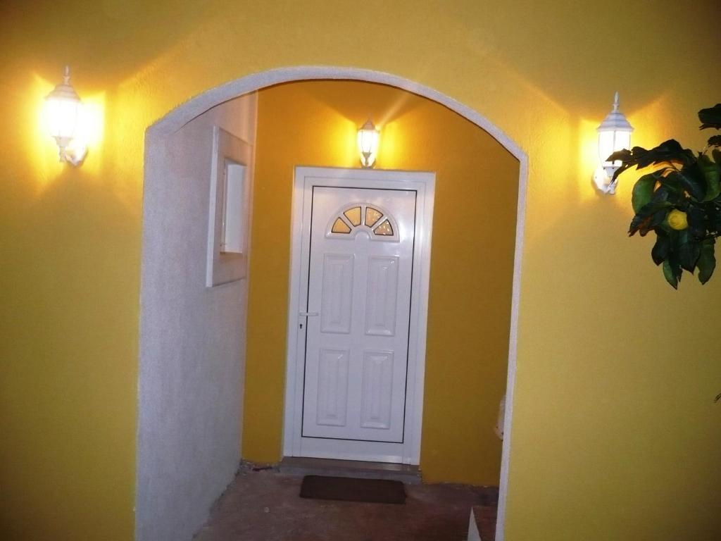 Apartments Brac Супетар Стая снимка