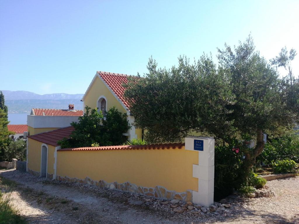 Apartments Brac Супетар Екстериор снимка